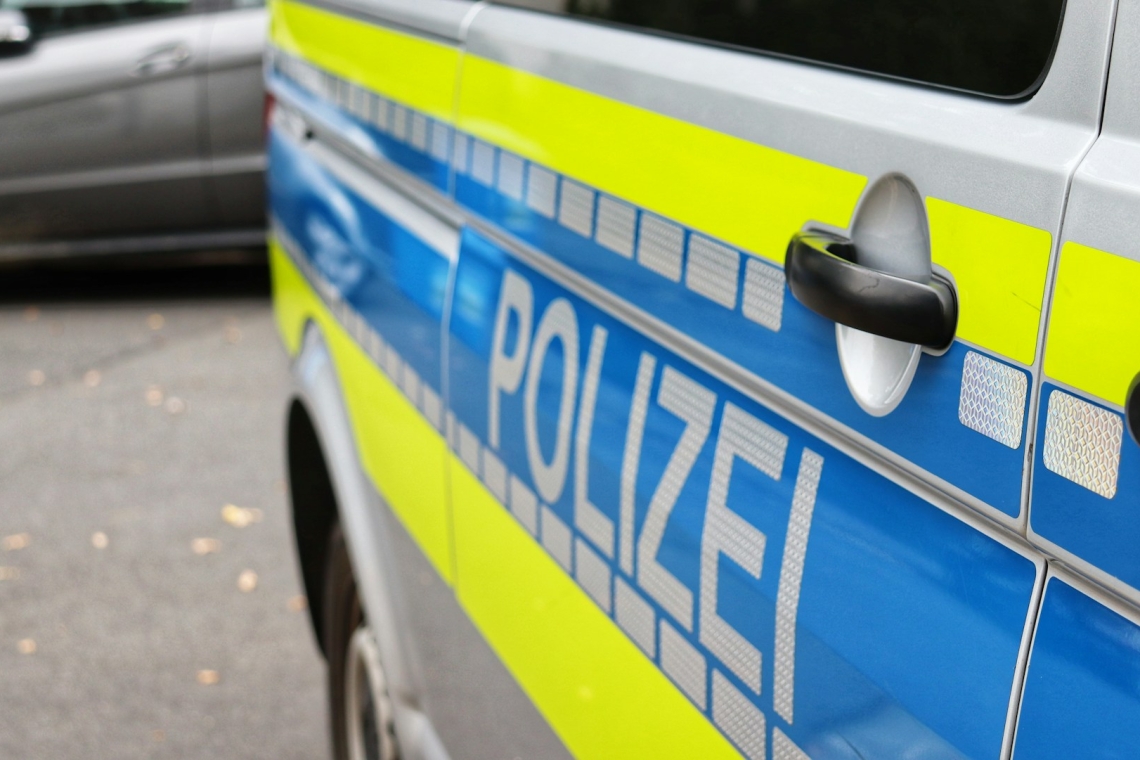 Pkw am Parkplatz beschädigt und geflüchtet