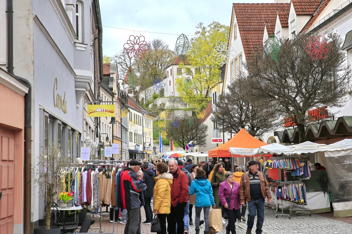 Das dreifache Frühlingserlebnis in Neuburg, Dult, Krammarkt und Marktsonntag 