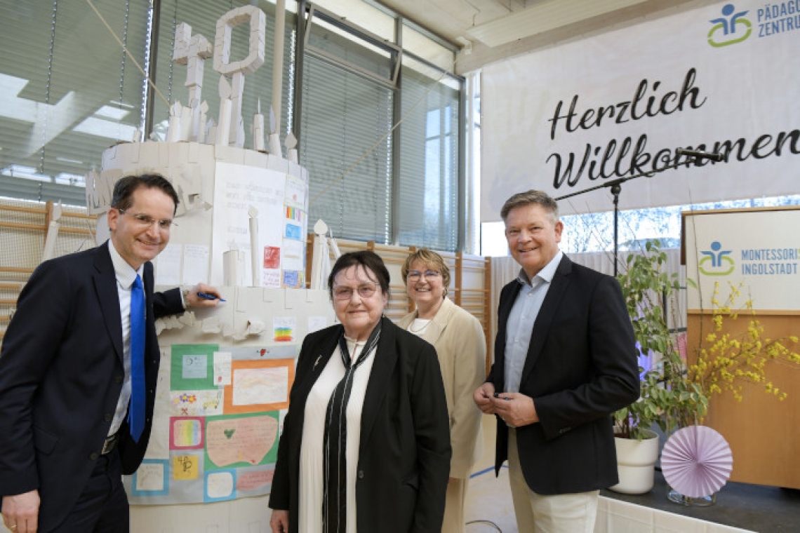 Seit 40 Jahren ein Erfolgsmodell - Oberbürgermeister gratuliert Montessorischule