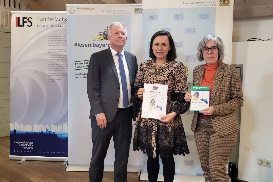 Mit dem Gütesiegel „Treffpunkt Schulbibliothek – Fit in Medien!” wurden Gaimersheim und Wettstetten ausgezeichnet 
