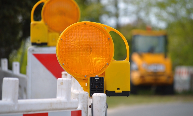 Fahrbahnerneuerung mit Sperrung der Straße zwischen Gaimersheim und Etting 