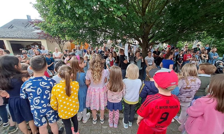 Schutzengelkindergarten feiert bewegendes Elternfest