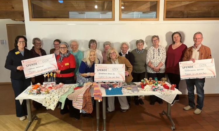 Bastelteam des Bürgerhauses spendet 