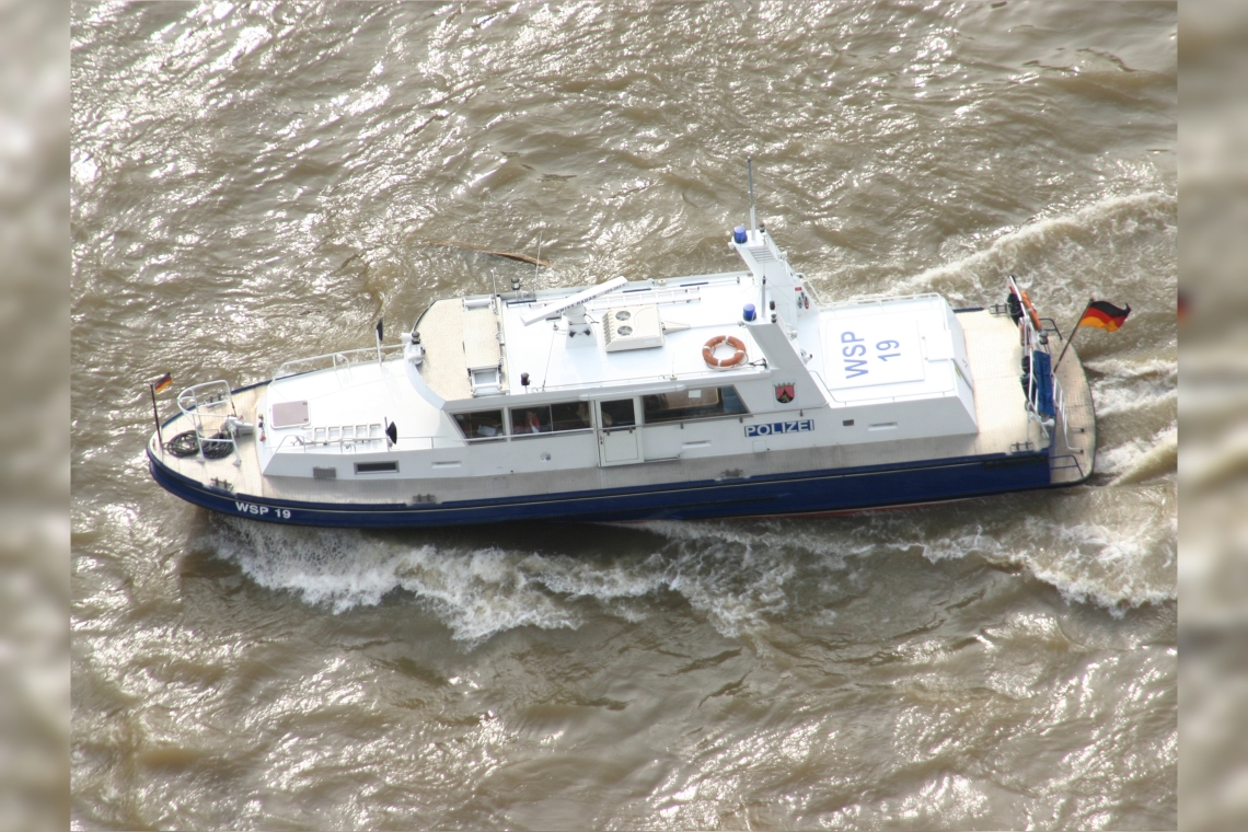 Ölfilm auf der Donau löst Großeinsatz im Landkreis Kelheim aus 