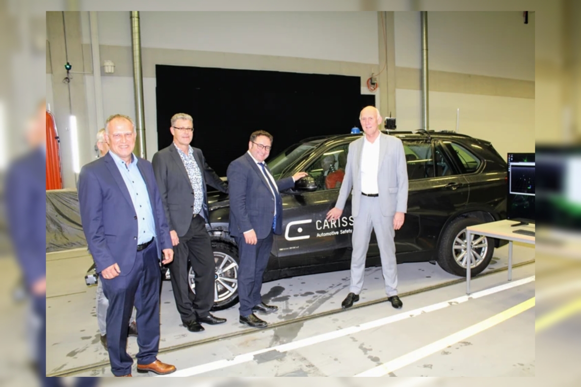 Staatssekretär Tobias Gotthardt besucht CARISSMA bei der THI 