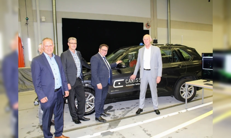 Staatssekretär Tobias Gotthardt besucht CARISSMA bei der THI 