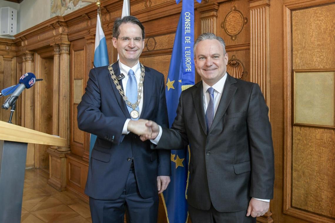 Ehrentitel beschlossen - Scharpf wird Altoberbürgermeister