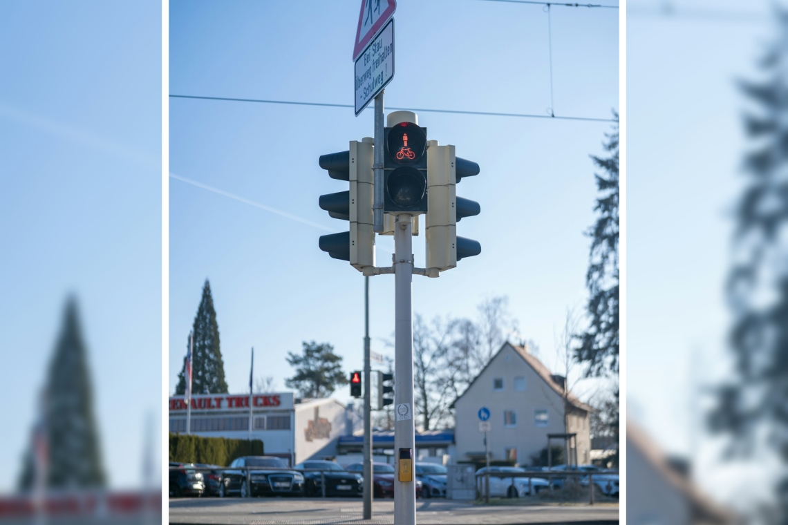 Unbekannter beschädigt Ampelanlage - Polizei sucht Zeugen 