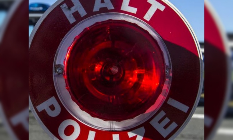 Betrunkener Radfahrer stürzt neben Polizeikontrolle 