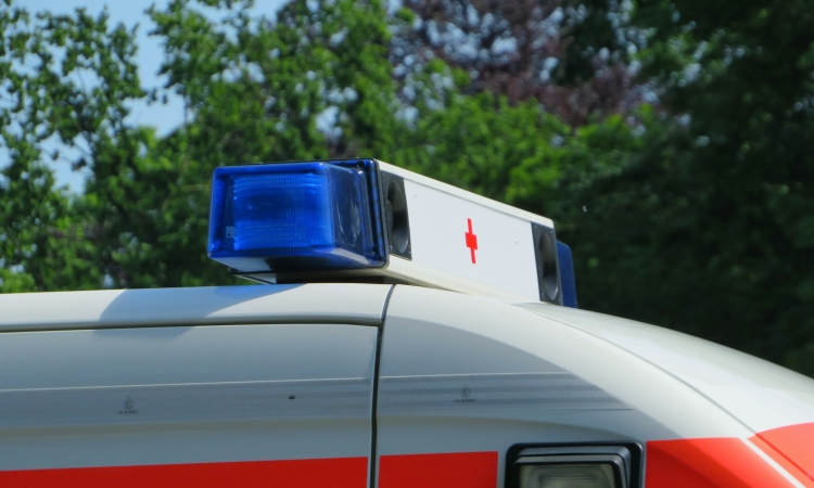 Unfallflucht auf Feldweg Ortsteil Rackersthofen – Rollerfahrer wird mittelschwer verletzt