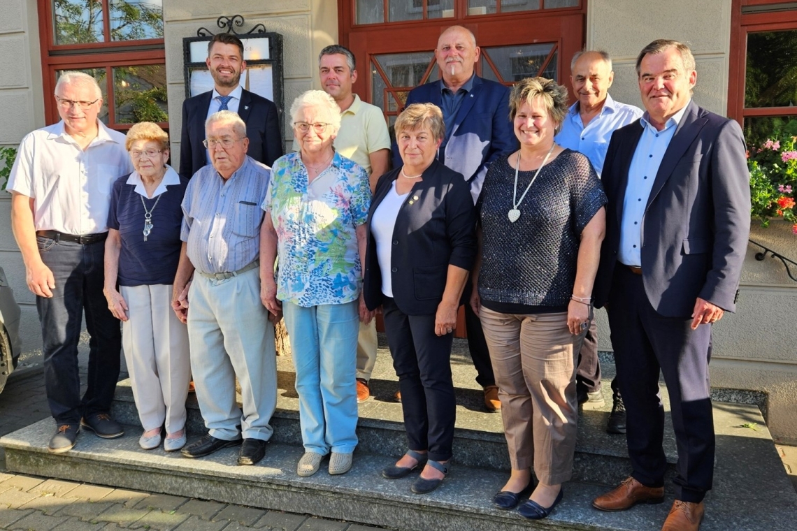 Landrat Albert Gürtner zeichnet engagierte Landkreisbürger aus